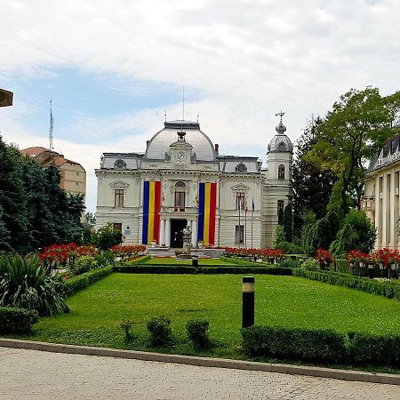 Apartament Old Town Apartament Targoviste Zewnętrze zdjęcie